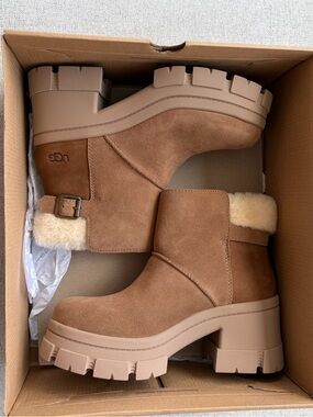 UGG Women's Chestnut W Brooklyn Buckele Heeled Ankle Boots